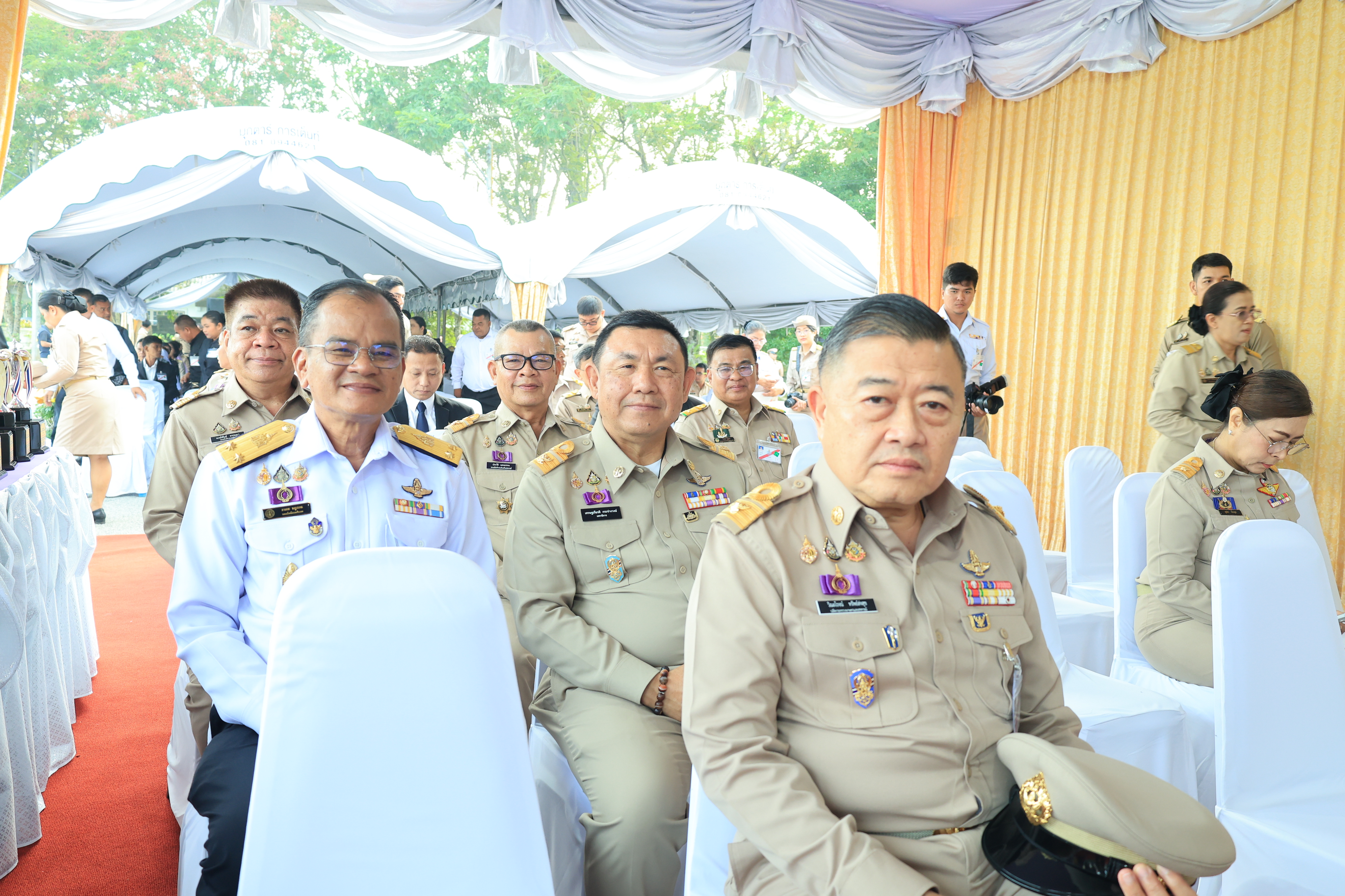 title - เลขาธิการ ส.ป.ก. พร้อมคณะ เตรียมความพร้อมในโอกาสเฝ้าฯ รับเสด็จ สมเด็จพระกนิษฐาธิราชเจ้า กรมสมเด็จพระเทพรัตนราชสุดาฯ สยามบรมราชกุมารี เป็นองค์ประธานเปิดงานวันลองกอง ของดีเมืองนรา ครั้งที่ 49 ปี 2569 และทอดพระเนตรนิทรรศการภายในงานเยี่ยมชมบูธนิทรรศการ ของ ส.ป.ก.นราธิวาส ภายในงานวันลองกอง ของดีเมืองนรา ครั้งที่ 49 ปี 2569  